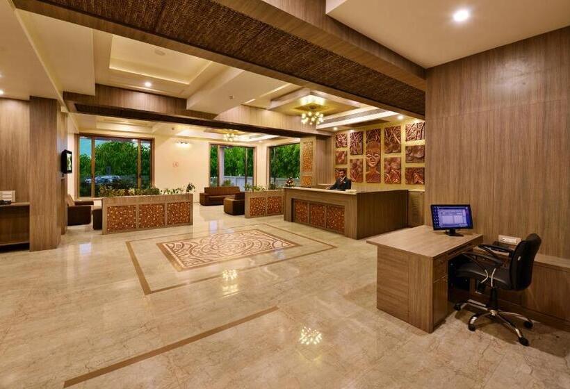 אתר נופש Sarovar Portico Sasangir