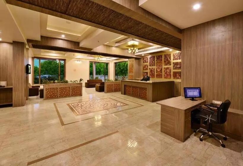 リゾートホテル Sarovar Portico Sasangir