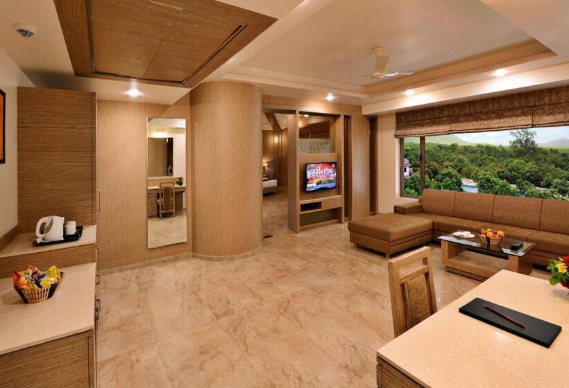 אתר נופש Sarovar Portico Sasangir