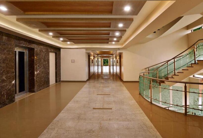אתר נופש Sarovar Portico Sasangir