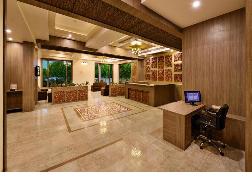 אתר נופש Sarovar Portico Sasangir