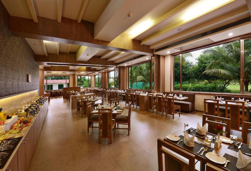 אתר נופש Sarovar Portico Sasangir