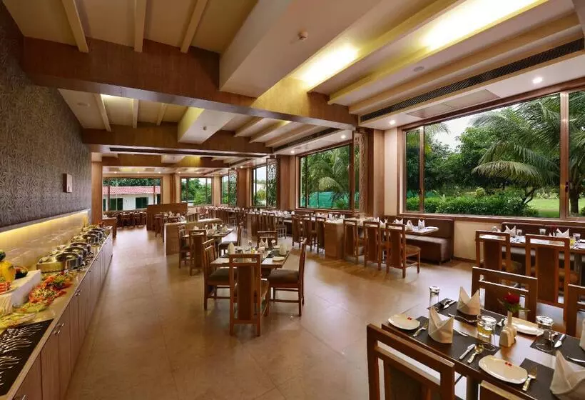 リゾートホテル Sarovar Portico Sasangir