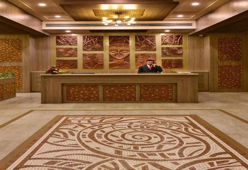 リゾートホテル Sarovar Portico Sasangir