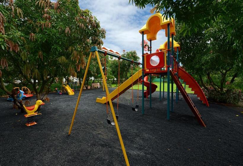 אתר נופש Sarovar Portico Sasangir