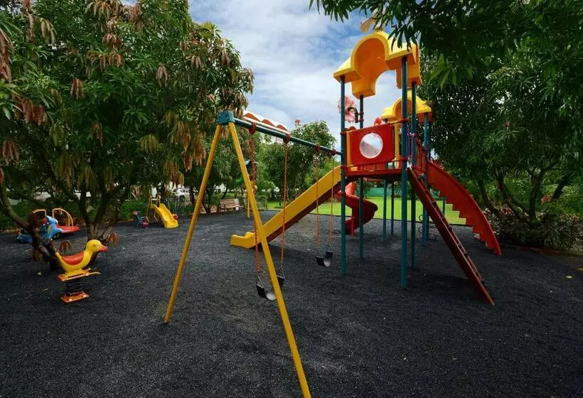 リゾートホテル Sarovar Portico Sasangir