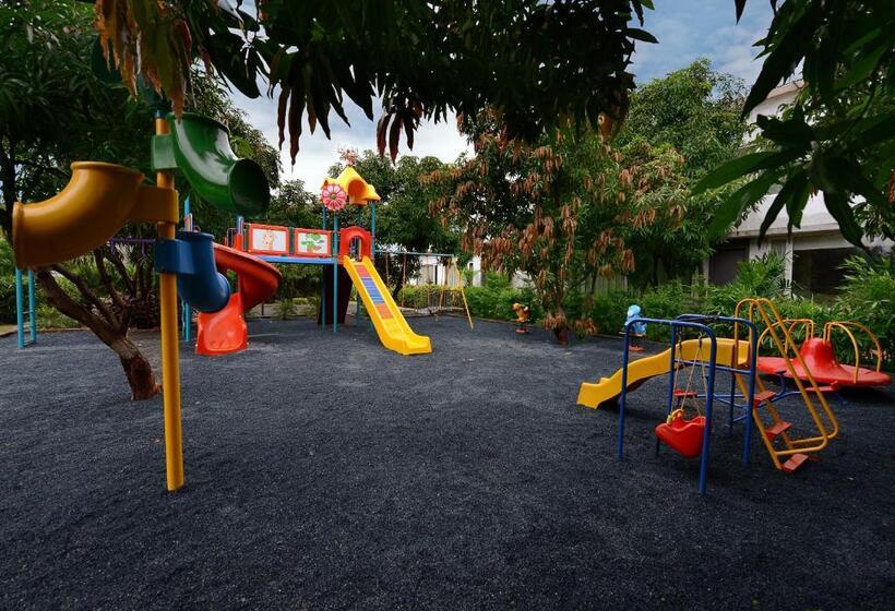 אתר נופש Sarovar Portico Sasangir