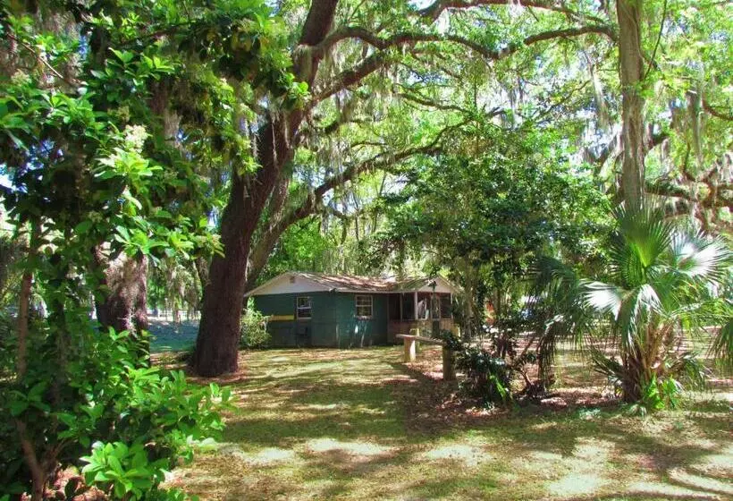Retkeilymaja The Yearling Cabins