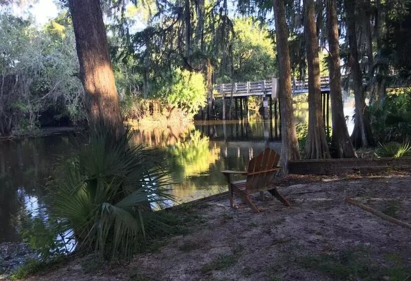 Retkeilymaja The Yearling Cabins