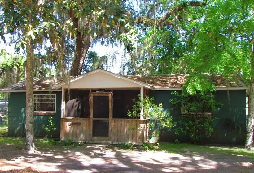 Retkeilymaja The Yearling Cabins