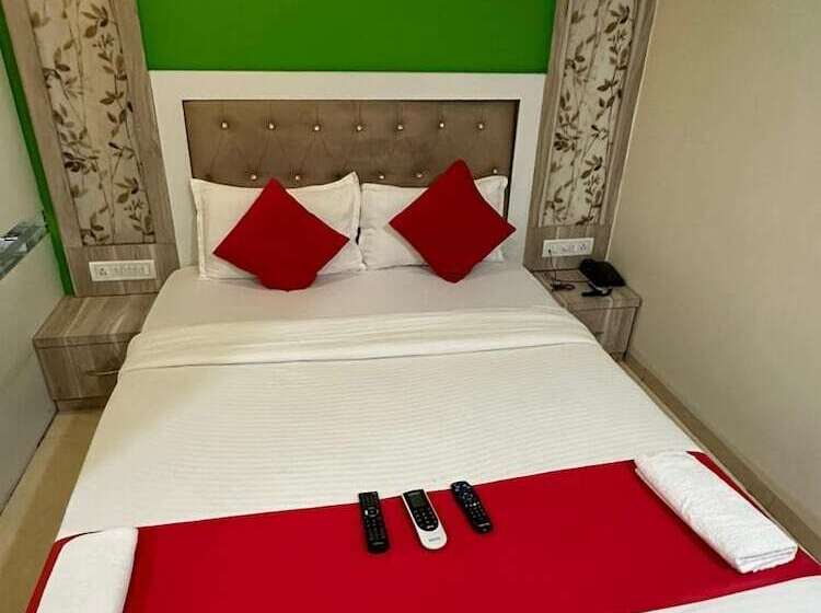 בית מלון כפרי Veera Residency