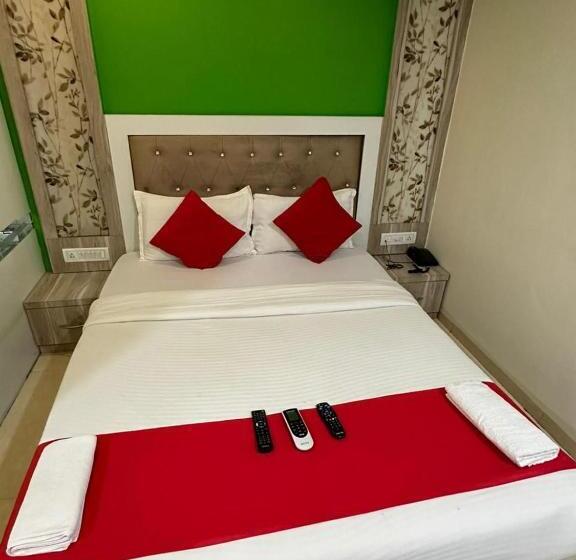 בית מלון כפרי Veera Residency