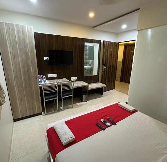 בית מלון כפרי Veera Residency