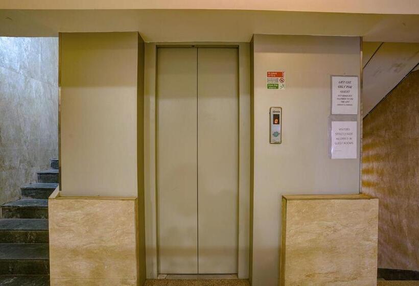 בית מלון כפרי Veera Residency