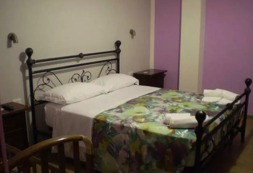 ホテル Agriturismo Casale Sera