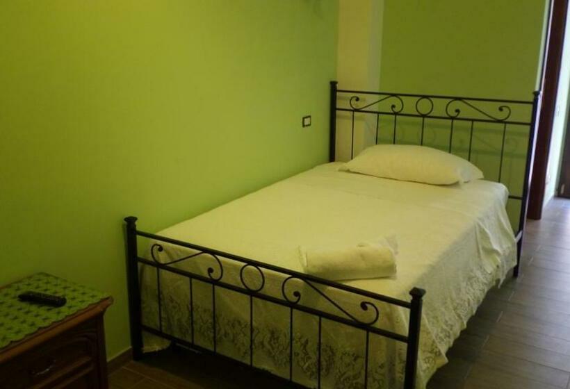 ホテル Agriturismo Casale Sera