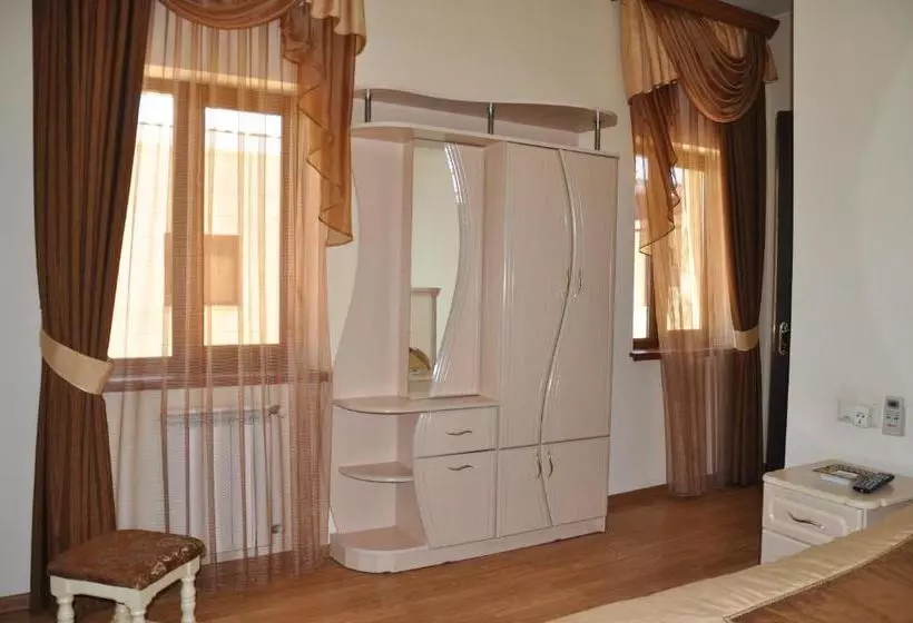هتل Armenia Vansevan