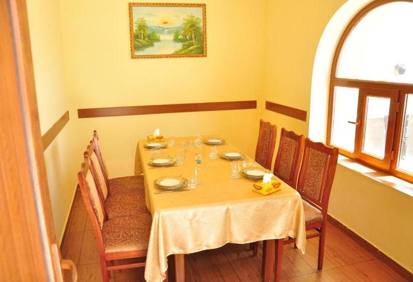 هتل Armenia Vansevan