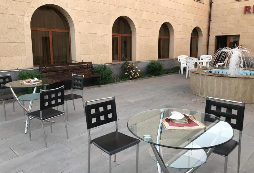 هتل Armenia Vansevan