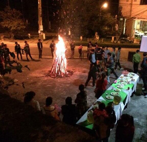 هتل Khách Sạn Cây Thông