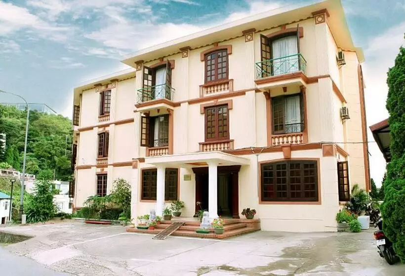 هتل Khách Sạn Cây Thông