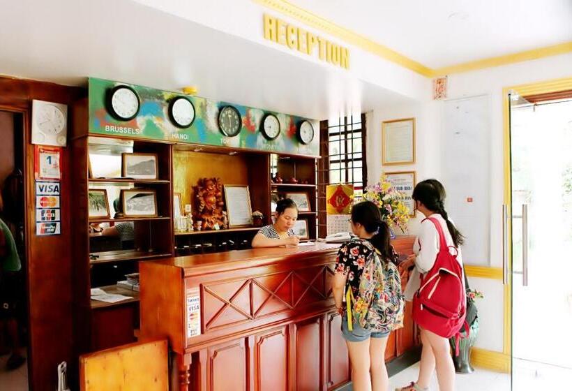 هتل Khách Sạn Cây Thông