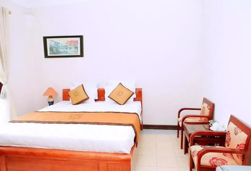 هتل Khách Sạn Cây Thông
