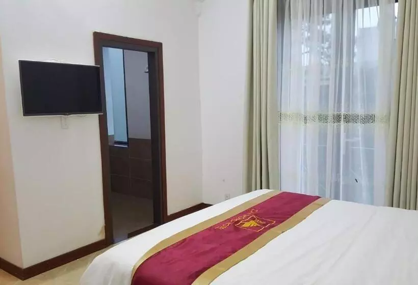 هتل Khách Sạn Cây Thông