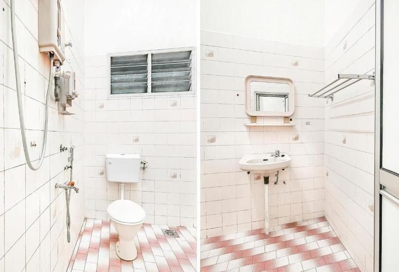 בית מלון כפרי D Anjung Inn