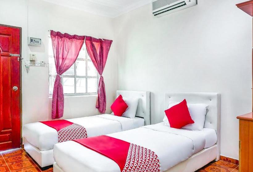 בית מלון כפרי D Anjung Inn