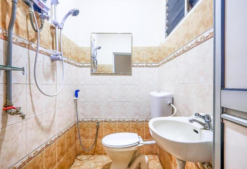 בית מלון כפרי D Anjung Inn