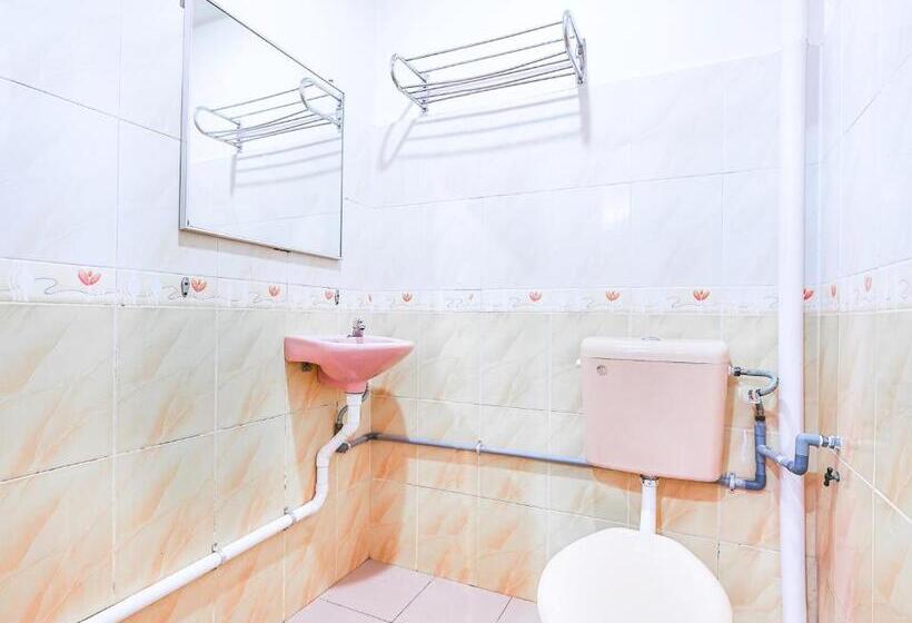 בית מלון כפרי D Anjung Inn