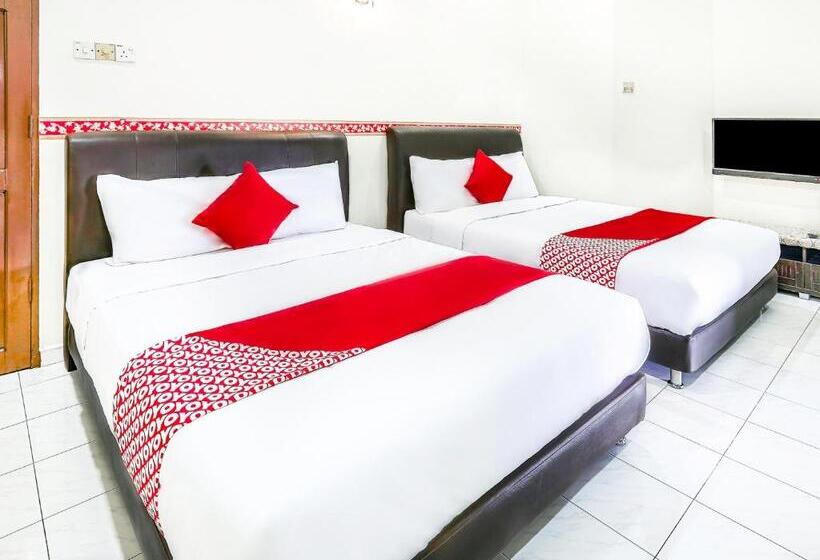 בית מלון כפרי D Anjung Inn