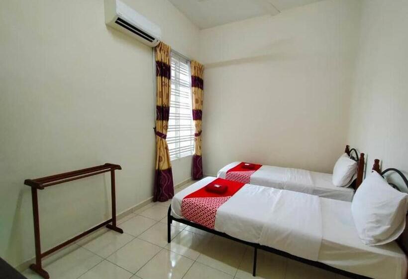 בית מלון כפרי D Anjung Inn