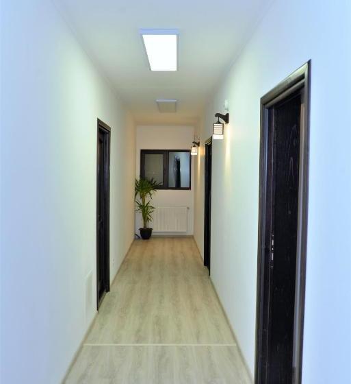 پانسیون Mondrian Event & Garden