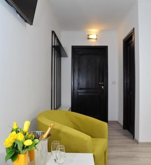 پانسیون Mondrian Event & Garden