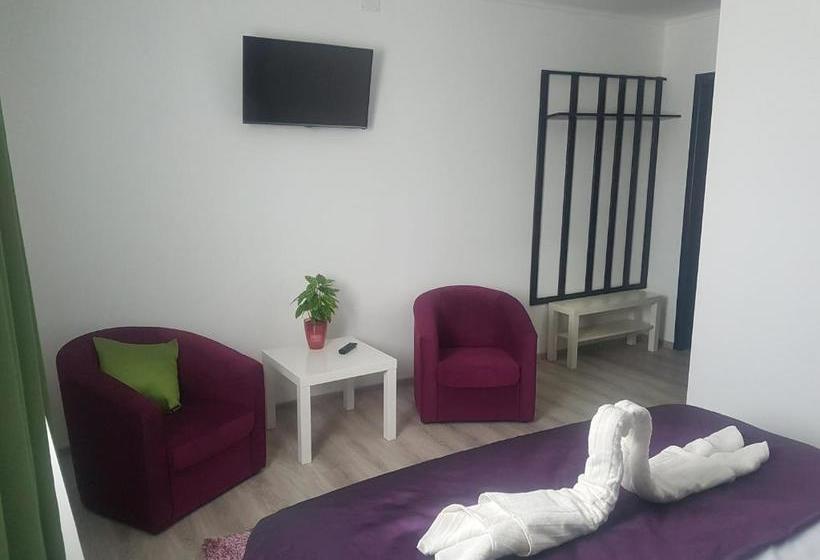 پانسیون Mondrian Event & Garden