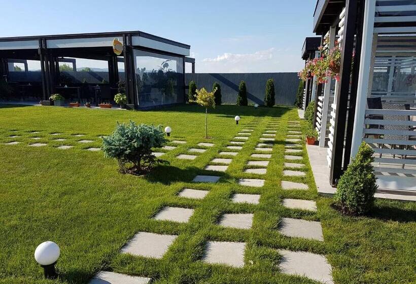 پانسیون Mondrian Event & Garden