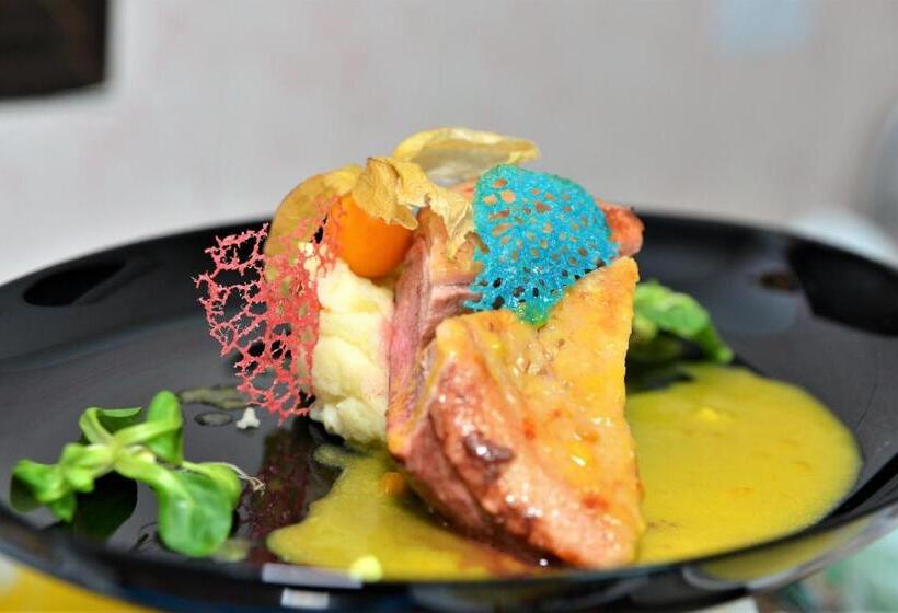 پانسیون Mondrian Event & Garden