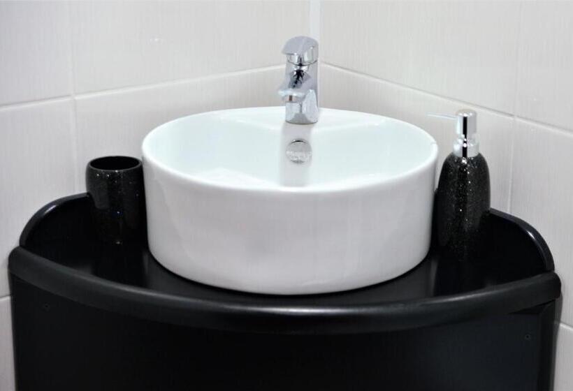 پانسیون Mondrian Event & Garden