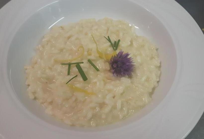 ペンション Trattoria Bar Pace