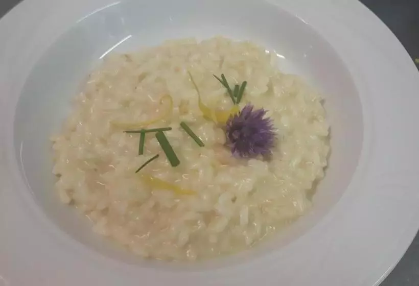 ペンション Trattoria Bar Pace