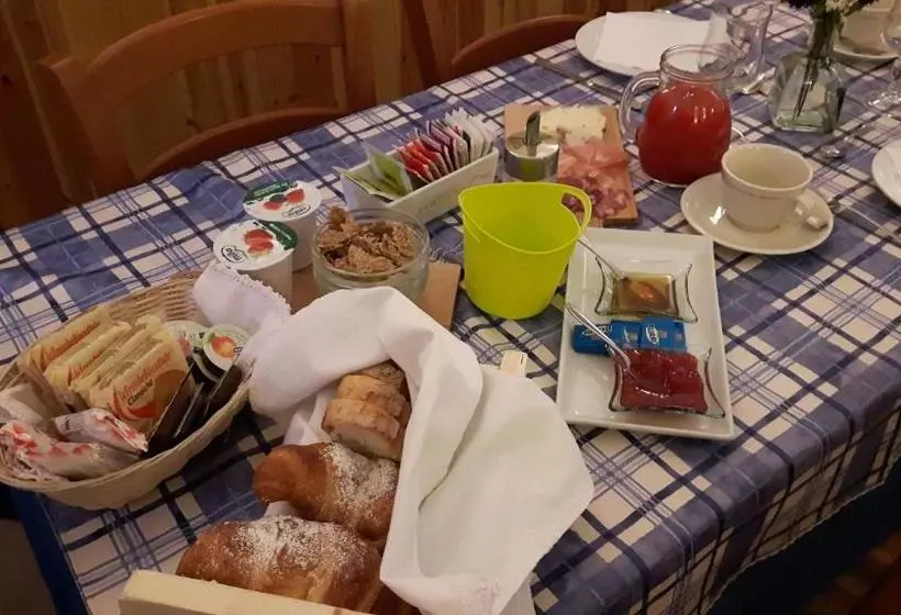 ペンション Trattoria Bar Pace