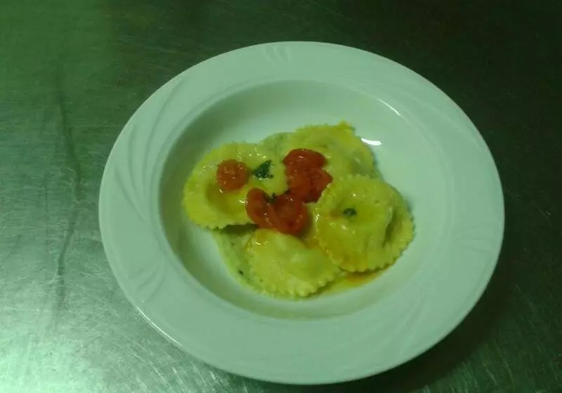 ペンション Trattoria Bar Pace