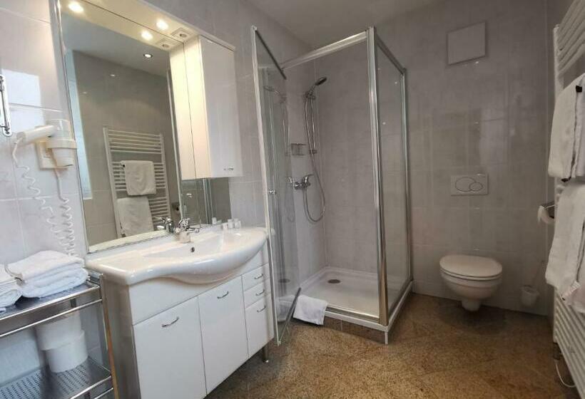 ホテル Gasthof Zum Hirschen