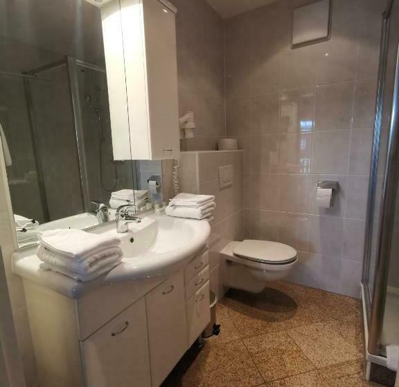 ホテル Gasthof Zum Hirschen