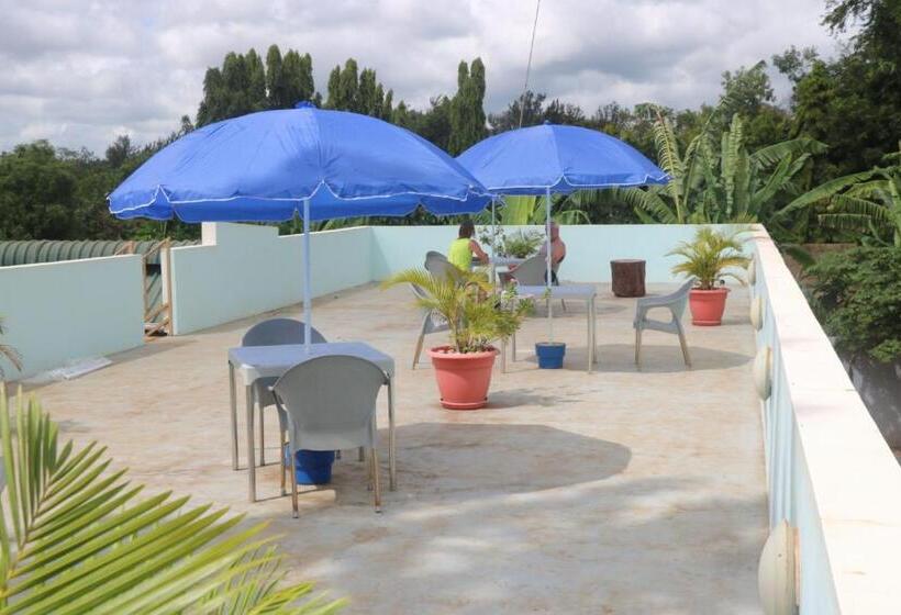 בית מלון כפרי Karanga River Lodge