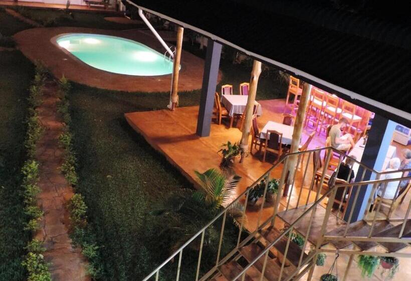 בית מלון כפרי Karanga River Lodge