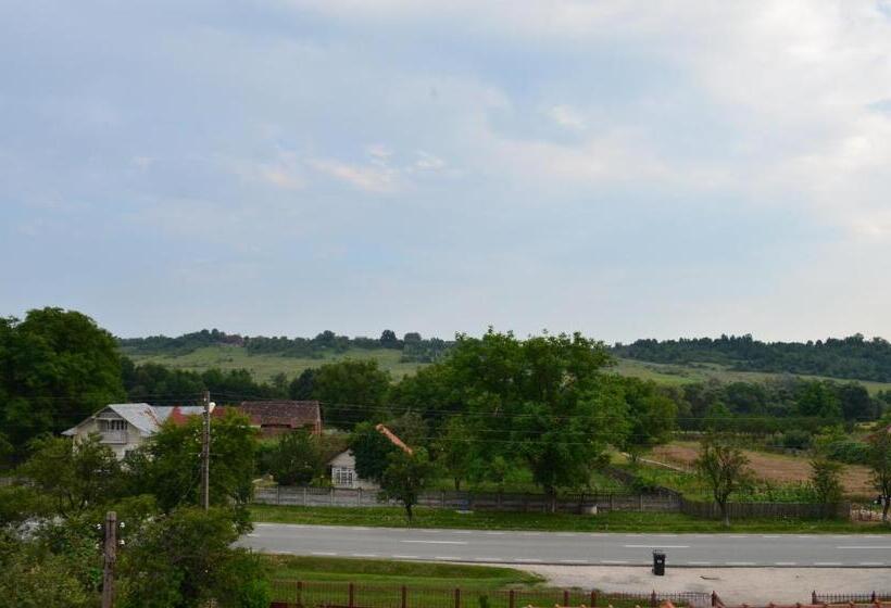 בית מלון כפרי Pensiunea Koruna