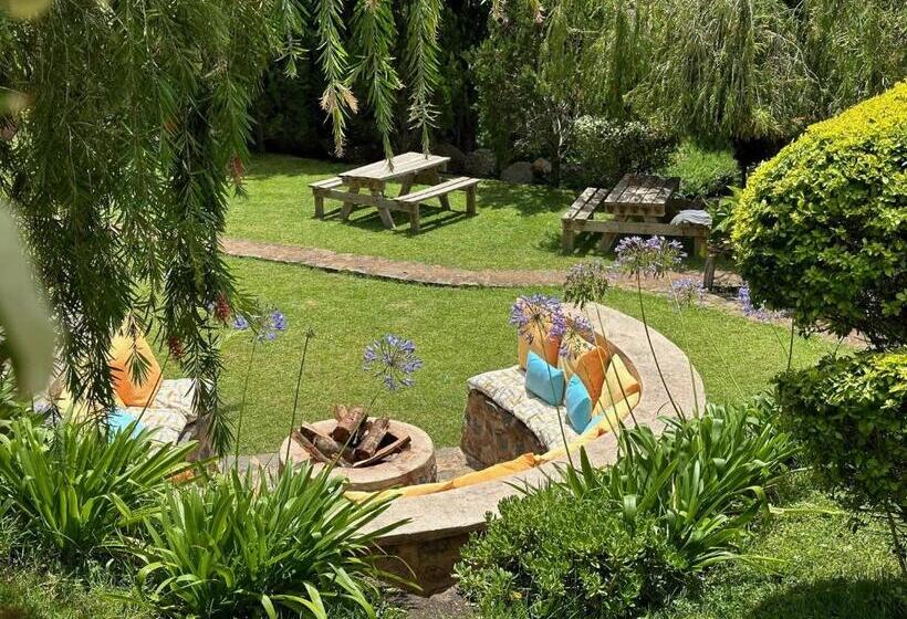 هتل Swiss Farm Cottage